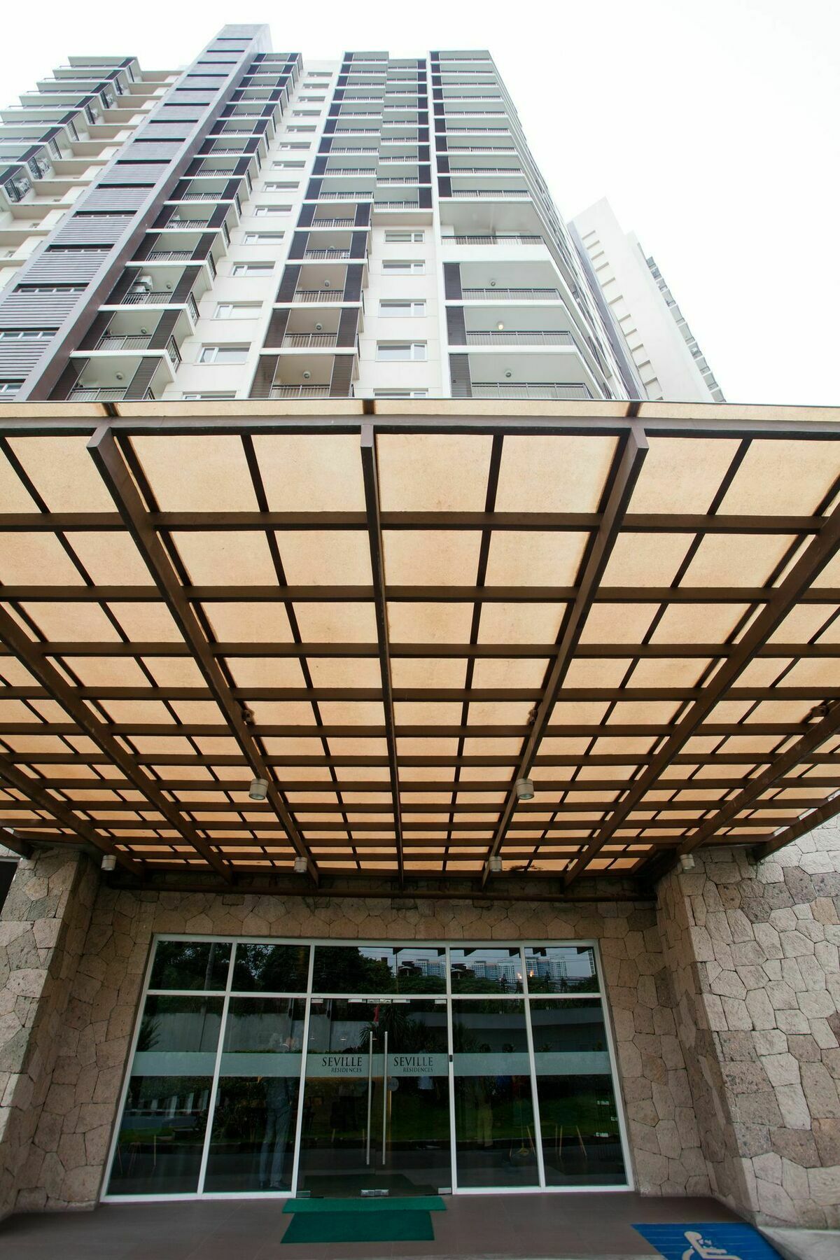 The Cirque Serviced Residences Quezon City Eksteriør billede