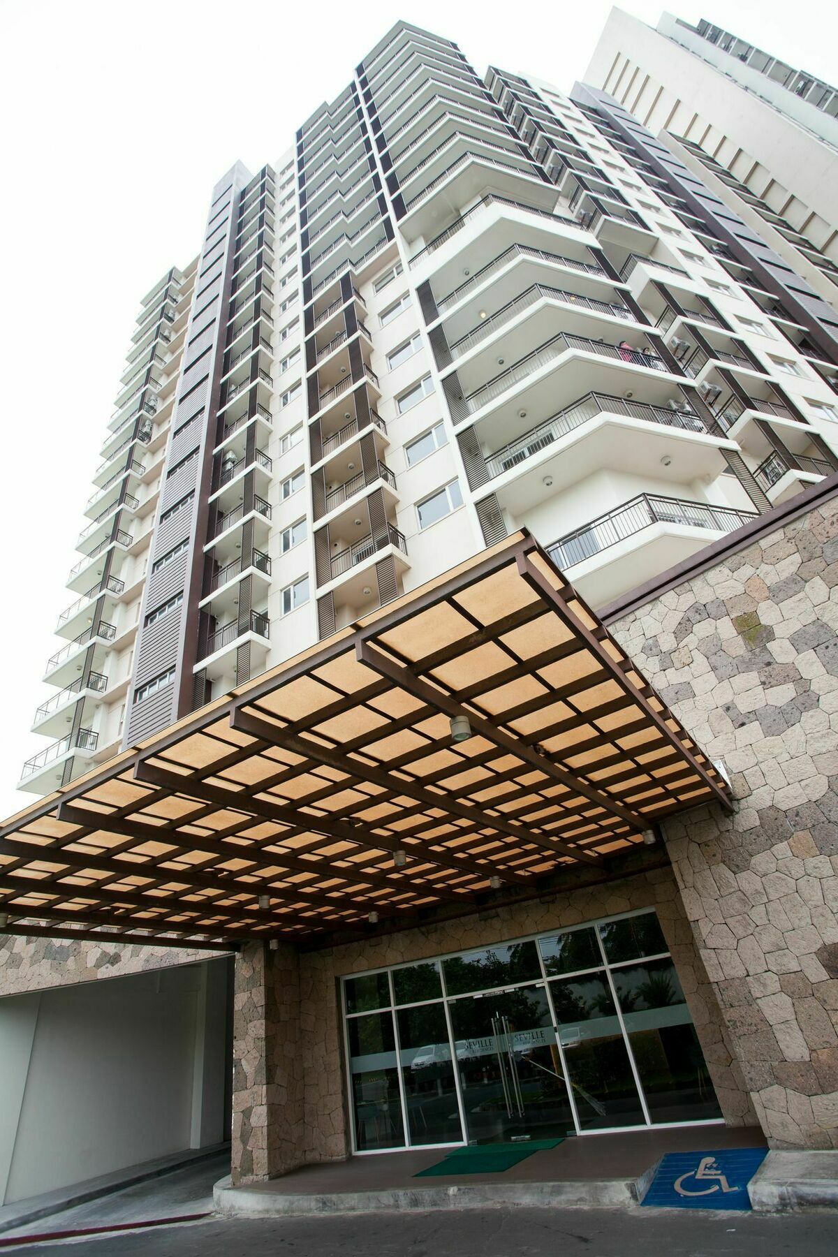 The Cirque Serviced Residences Quezon City Eksteriør billede